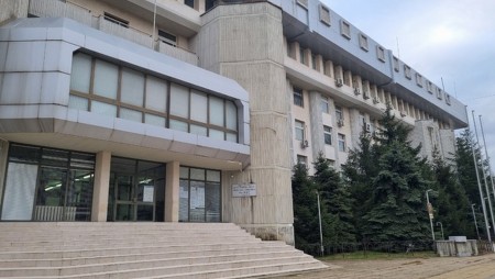 Задържани са двама варненци, извършили кражба от частен дом в Търговище