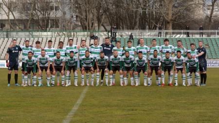Черно море с група от 21 футболисти за мача с Левски