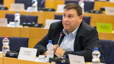 Емил Радев призова за стриктно прилагане на регулаторните мерки срещу злоупотребите чрез системи с изкуствен интелект