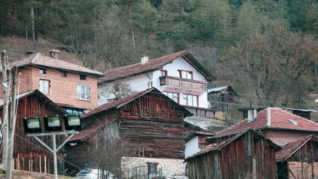 Населените места в България без нито един жител са 201