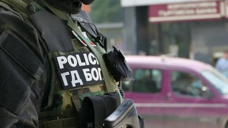 Служители на ГДБОП неутрализираха престъпна група, източвала банкови сметки