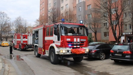 Неделя се оказа много „горещ ден“ за варненските пожарникари