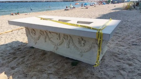 Откриха саркофаг от римската епоха на плажа във Варна