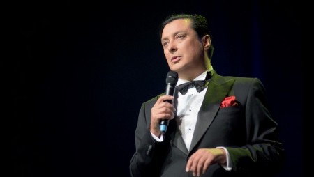 Контузеният Васил Петров започна юбилейно турне от Варна
