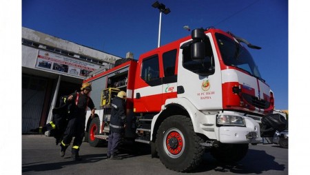Сигнална ракета предизвика пожар в района на Кооперативния пазар