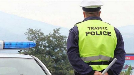 Сблъсък на две тежки коли прати шофьор в болница
