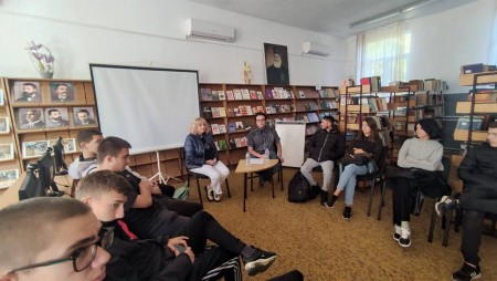 Ученици от Нови пазар се запознаха с журналистическата професия