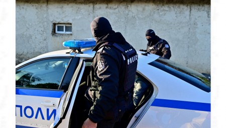 При спецакция във Варна разбиха наркомрежа