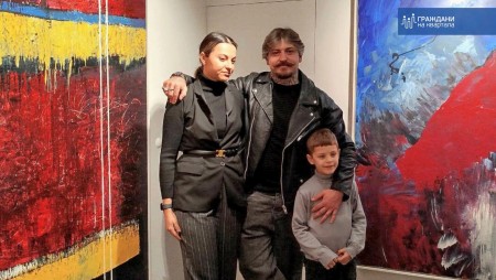 Дързък дебют с абстрактни платна направи варненецът Антони Боксеров