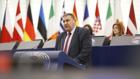 Евродепутатът Емил Радев настоя ЕС да финансира огради по външните си граници