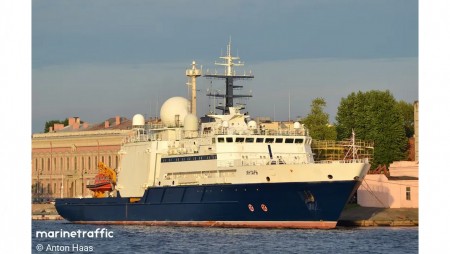 Руски военен кораб е събирал данни за британски подводни обекти