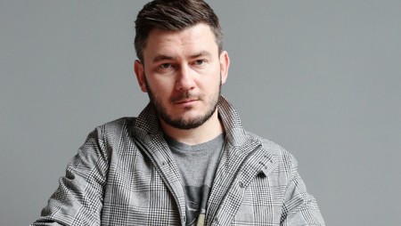 Три години след началото на войната в Украйна излиза сборникът със статии от руския писател и дисидент Дмитрий Глуховски