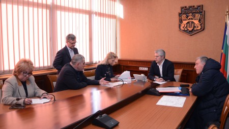 Планираме изграждането на детски площадки и зелени пространства за разходка на кучета, каза кметът по време на приемния си ден