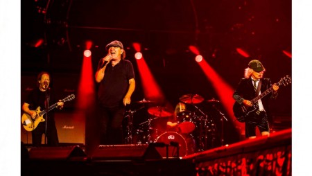 Рокдинозаврите AC/DC ще имат концерти в Новия и Стария свят