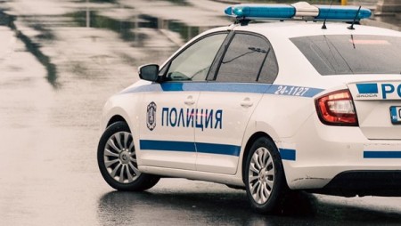 Полицаи осуетиха кражба на сандвич панели от магазин