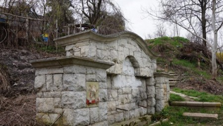 РЗИ-Варна: Водата от Боровата чешма в Провадия и тази в с. Славейково не става за пиене!