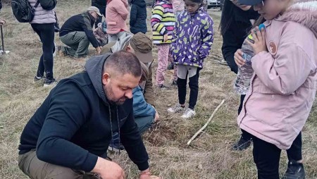 ДГС - Провадия, стартира събитията по случай 100 години „Седмица на гората“ със залесяване на фиданки