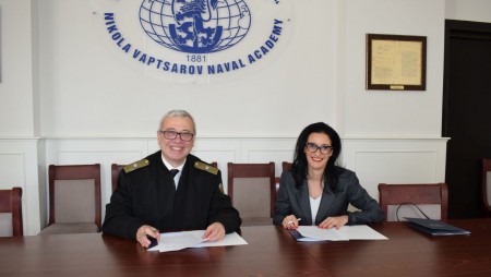 Меморандум за сътрудничество подписаха председателят на Окръжен съд – Варна и началникът на Висшето военноморско училище
