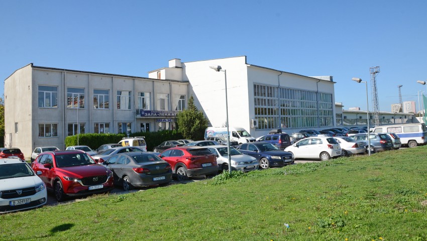 Подготвят за ремонт Спортен комплекс „Локомотив“