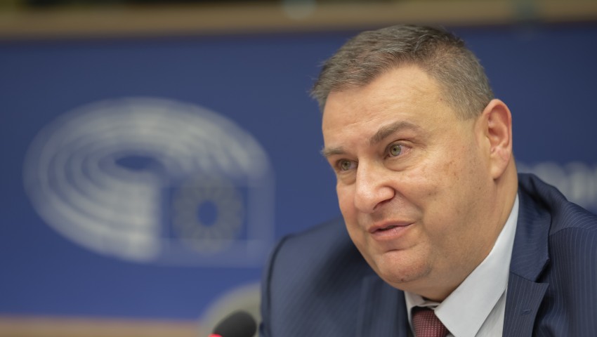 Емил Радев организира международен форум в ЕП за потенциала и рисковете от развитието на изкуствения интелект