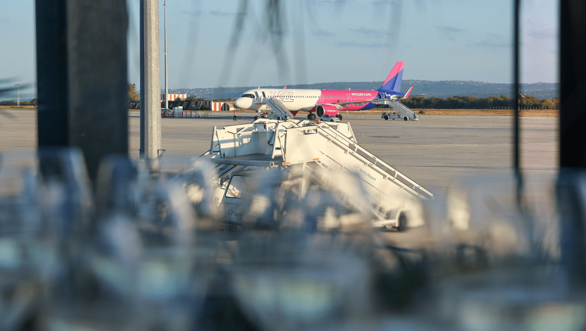 Wizz Air възобнови полетите от Варна до Милано и изненада 8 късметлии със специални „розови билети“