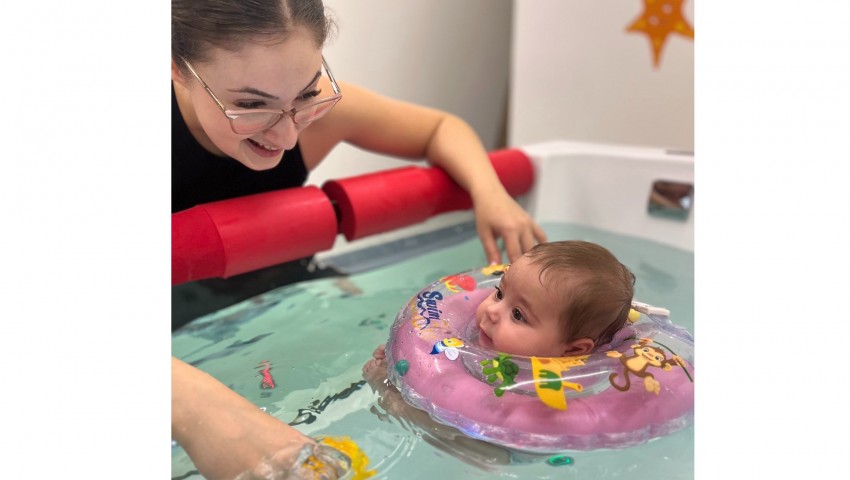 Водна терапия в бебешка вана, предлага Карин дом безплатно за най-малките