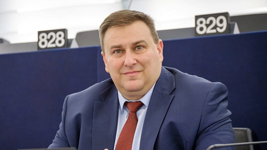 Евродепутатът Емил Радев ще дари книги на варненската библиотека