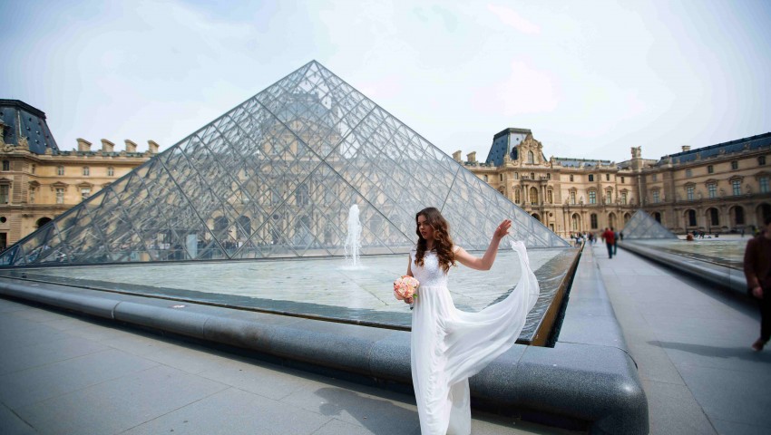 Откраднаха бижута от Лувъра, Макрон обяви кражбата за атака срещу френското културно наследство