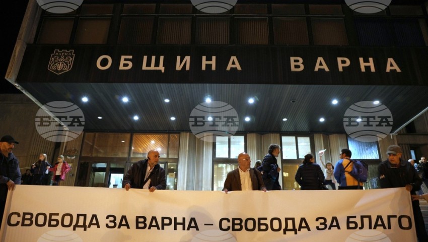 С призиви да бъдат освободени политическите затворници варненци протестират в подкрепа на Благомир Коцев