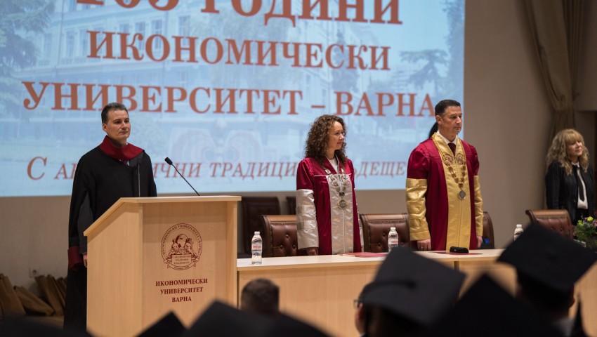 Тържествено дипломиране на абсолвенти от Випуск 2025 в Икономически университет – Варна