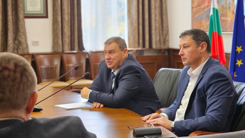 Емил Радев в ИУ – Варна: С нов надзорен орган ЕС трябва да пресече пране на пари за над 130 млрд. евро годишно