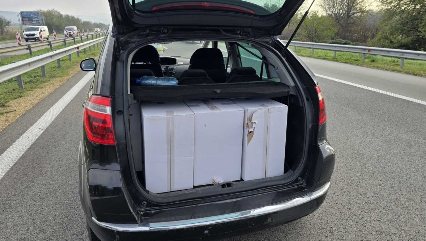 Близо 80 000 къса незаконни цигари са задържани на АМ „Хемус“ до с. Слънчево