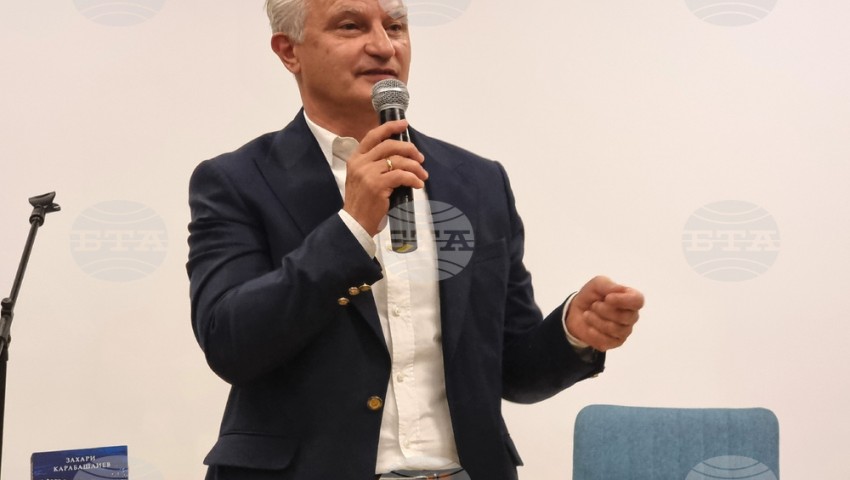 Захари Карабашлиев представи предпремиерно във Варна новата си книга „Последният ловец на делфини“