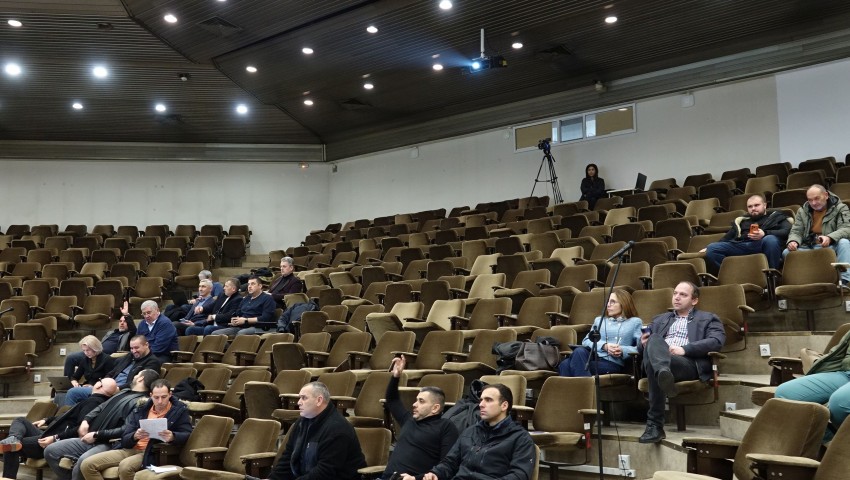 Общината си прибира два имота от Спортното училище