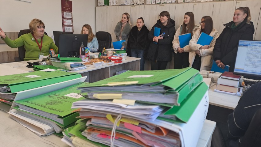 Студенти, изучаващи съдебна администрация в Икономически университет – Варна, започнаха стажа си в Апелативния съд
