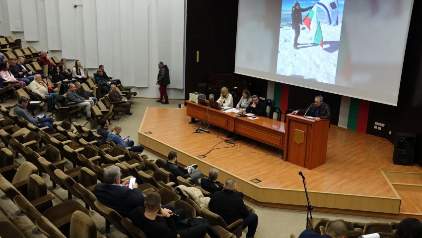 Общинските съветници обсъдиха бъдещето на тенис комплекс „Бриз“