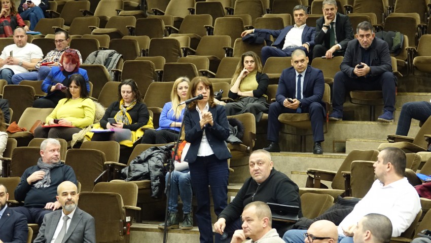 Одобриха отпускането на допълнителни средства за ремонта на сградите в СК „Локомотив“