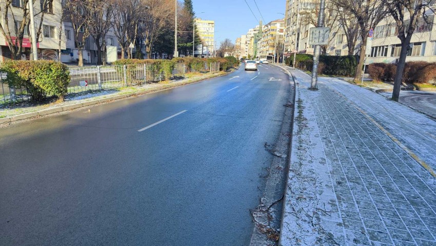 Коментар: Лекият снежец във Варна днес отново извади на показ проблемите със зимното поддържане