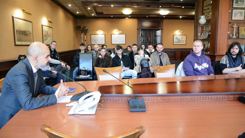 Зам.-кметът Павел Попов запозна студенти с работата на местната власт във Варна
