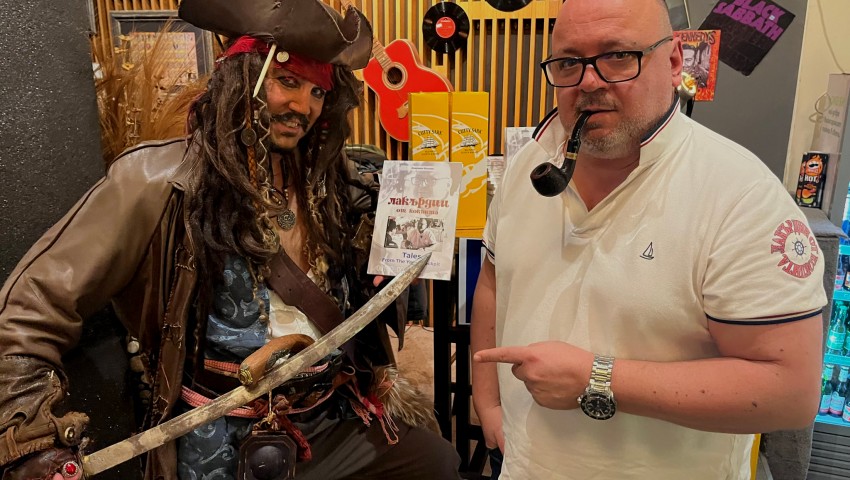 Премиерата на книгата „Лакърдии от кокпита“ събра на едно място десетки приятели на морето