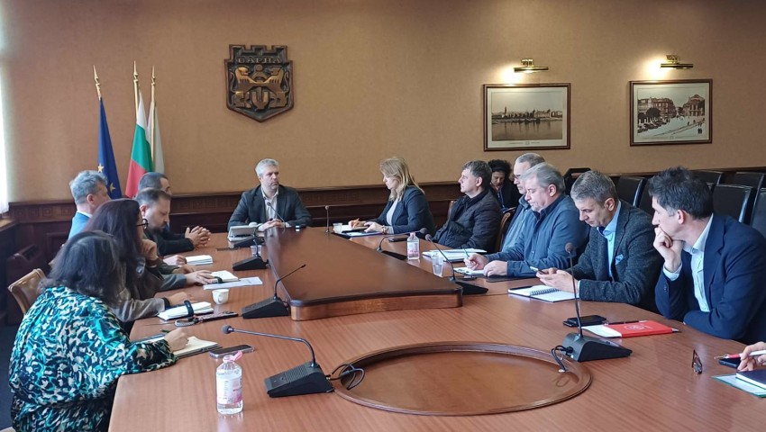 Възстановяват уличното осветление по ул. „Девня“