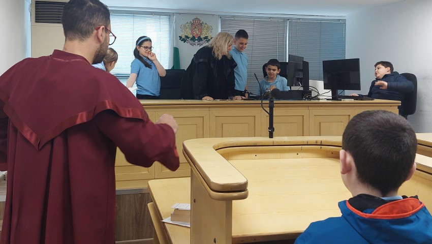 Районен съд – Варна, посрещна четвъртокласници - участници в инициативата „Детско полицейско управление“