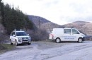 Освободиха телата на тримата, намерени мъртви в кемпера край Околчица