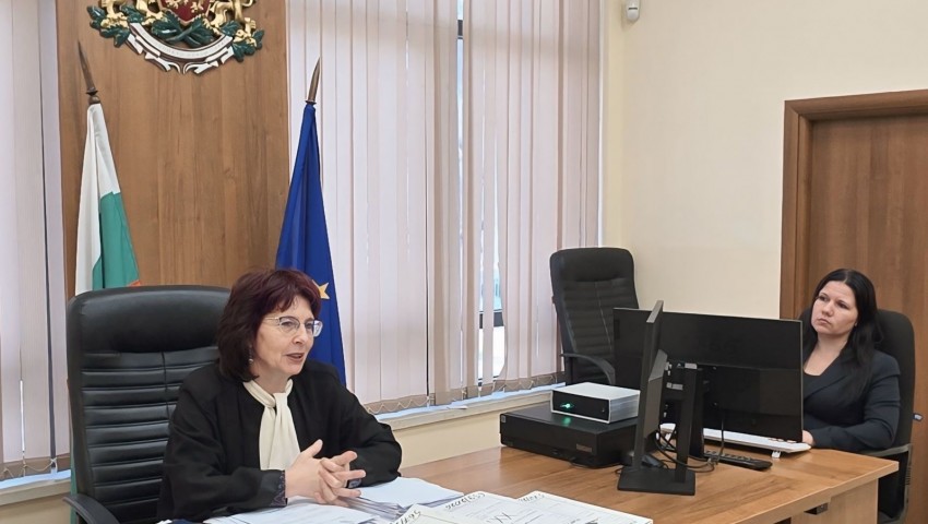 Студенти от ИУ – Варна, надградиха своите знания с практически опит в Административния съд