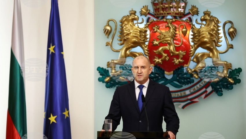 Според резултатите от екзитпол за парламентарните избори: „Прогресивна България“ е с около 38,9%, ГЕРБ-СДС е с около 15,4%