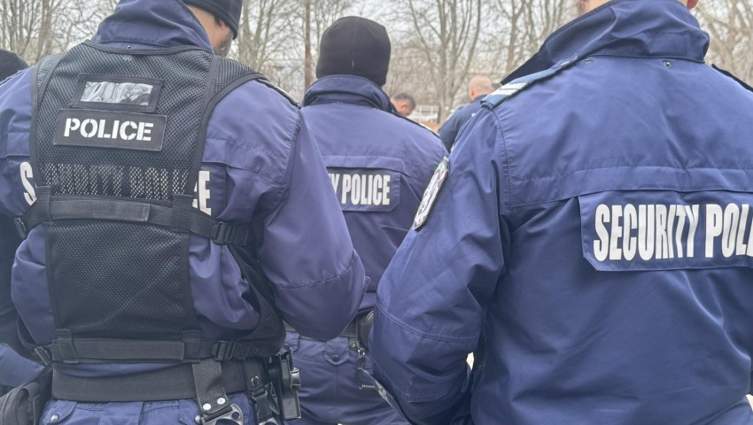 Варненските полицаи задържаха наркодилъри и крадец на вещи от автомобили
