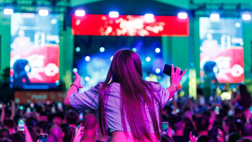 Coca-Cola The Voice Турнето 2026 стартира с нов вайб, топ изпълнители и световната звезда в социалните мрежи Andrew Wave aka Red Carpet Boy