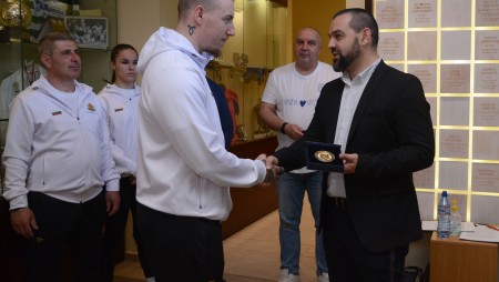 Община Варна отличи бронзовия медалист от Европейското първенство по вдигане на тежести