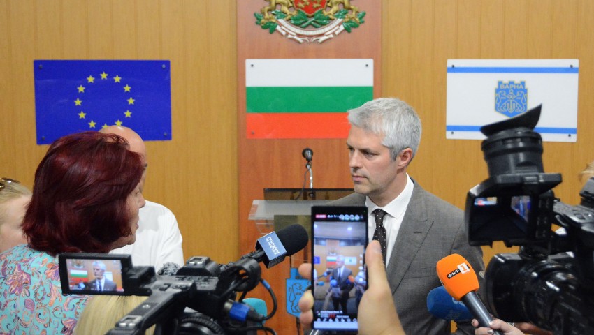 Кметът Благомир Коцев подписа първата заповед за премахване на незаконното строителство в Баба Алино