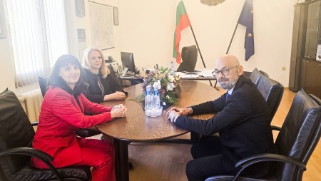 Мярката „Заетост без бариери“ в подкрепа на общините и уязвимите групи обсъдиха министър Ефремова и областният управител